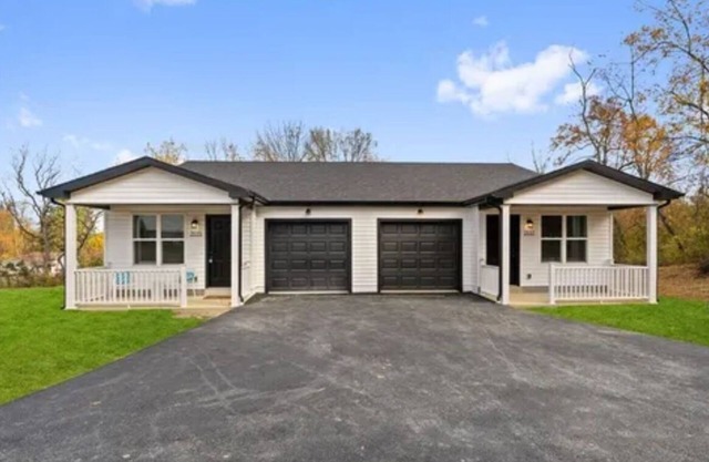 NEW 3 bedroom home located on a private lane bordering a nature reserve!