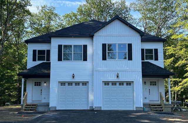 NEW 3 bedroom - Thoroughbred Farm & Lake Views!