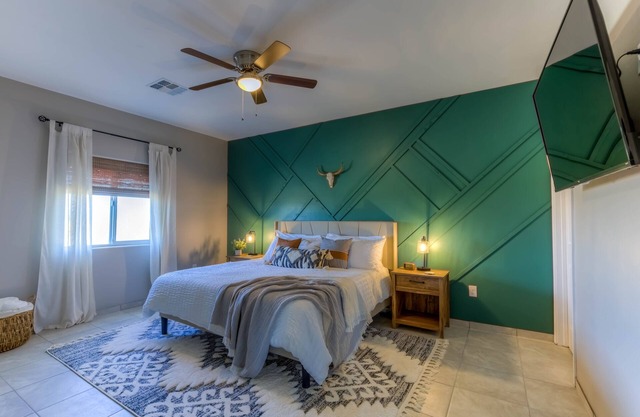 NEW 3 BR home in immaculate condition, mountain views just outside of Tucson