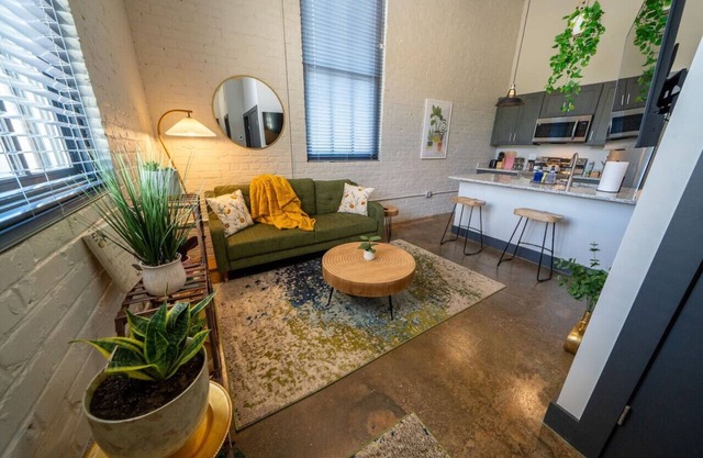 New 3 King Bedroom Apartment: Brewery| River| i81 |Downtown