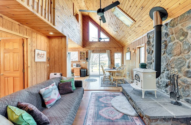 3 Mi to Catskill Scenic Trail: Stamford Cottage