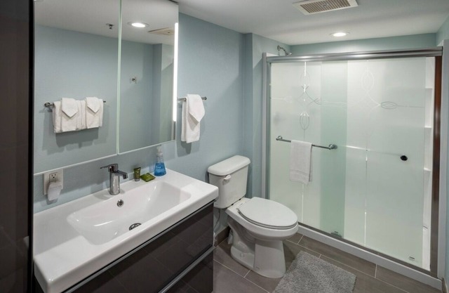 NEW! 3419B - Double Queen Standard Powderhorn Lodge