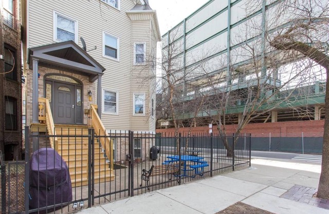 Neue 3BR Residenz neben Wrigley Field | Outdoo Patio | Grill