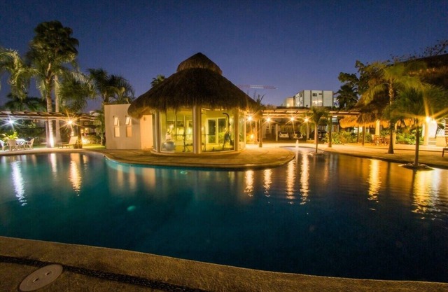 New 3BR Villa Private!Pool 5 Min- Beach! Sleeps 6!