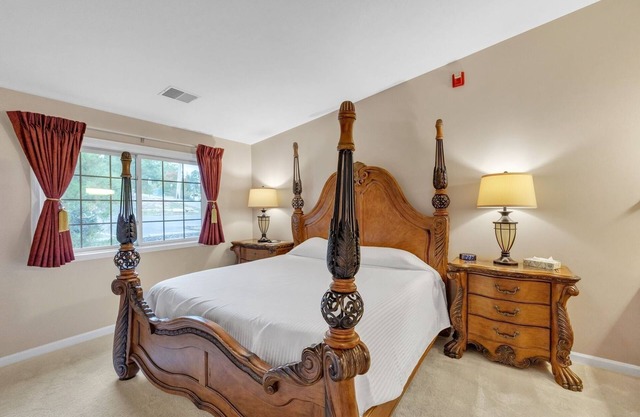 NEW! 3rd Floor Back Side Penthouse Suite - 306 by Grand Wood Suites