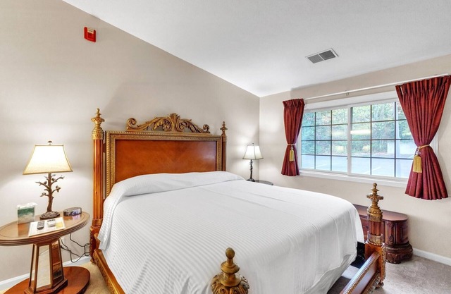 NEW! 3rd Floor Back Side Penthouse Suite - 307 by Grand Wood Suites