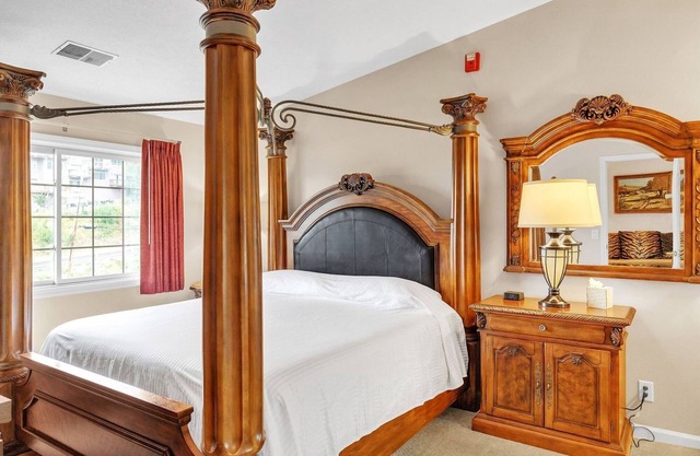 NEW! 3rd Floor Front Side Penthouse Suite - 303 by Grand Wood Suites