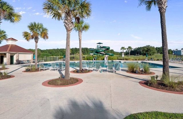 NEW 4 BDR: Seasonal Water Park, Lazy River, Fishing, Gym, Mins to Savannah