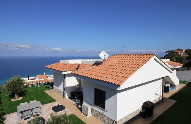 Brandneue 4-Bett-Villa in Zambrone - Spektakulärer 180-Grad-Panoramablick auf das Meer.