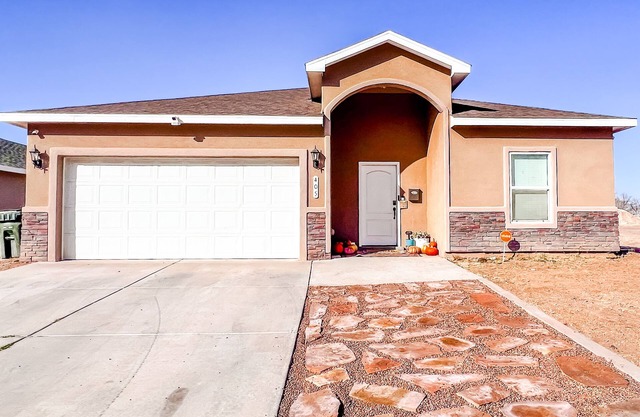 NEW! - 4 bedroom 3 bath. 5 beds! Families, corporate & FLETC Welcome