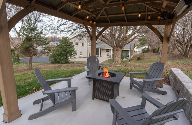 New 4BR Home: Virginia Tech| Swim Center| Downtown Christiansburg
