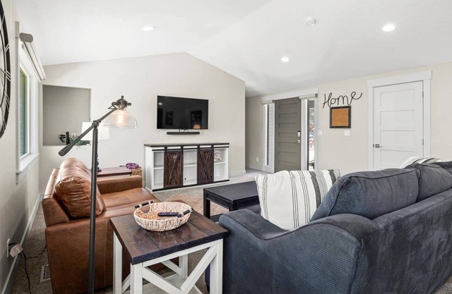 NEW! 5 min to Downtown Eagle! Dreamy Kitchen | Private Pasture | Spacious with 2 Living Rooms