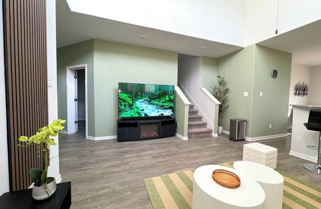 New 5br house with 4 king beds · Hot tub · Pets OK · Work space · 75" 4K TV