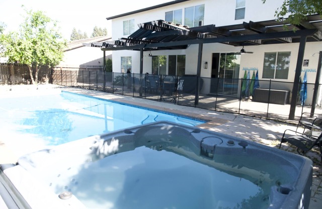 New 5BR Pool House near Sequoia w/ BBQ / 3700Sqft
