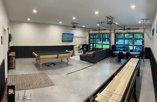 New 6 Bedroom Farm House Style Cabin on Nest Lake With Game Room