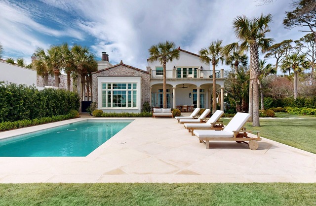 New 6 Bedroom Oceanfront Cottage, Luxury Coastal Living Perfect for Families