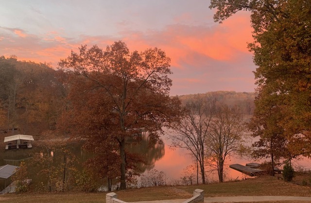 Neu! Lake Barkley Lake House