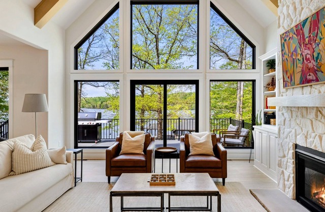NEW 6BR Lakefront Lake Anna 5 Suites, Dock, Hot Tub