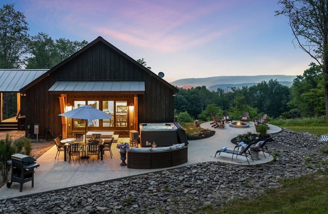 NEW A+ Secluded Beauty w/Hot Tub & Views