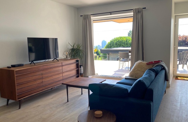 New above ground suite with large patio- Fully furnished,1 bedroom, sleeps 2