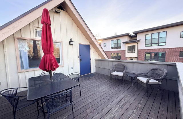 NEW Across St from CSU campus! 3 bedroom 1.5ba, above famous Rainbow Restaurant