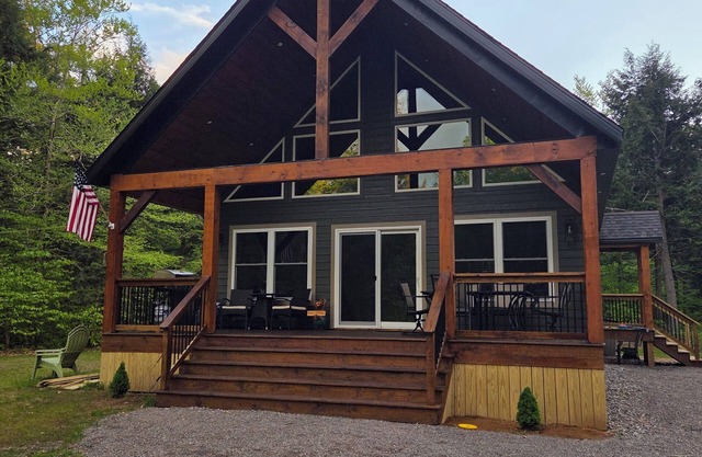 New ADK Cabin with gorgeous waterfront hangout - Kayuta Lake