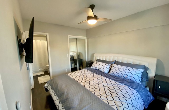 NEW!!! Adorable 1 bedroom suite w/private entrance