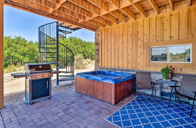 NEW! All-Seasons Kamas Escape: Hot Tub + Mtn View!
