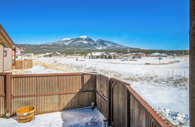 New, Amazing, Jetted Jacuzzi Tub, Mountain Views, Minutes 2 Downtown, Snow Bowl