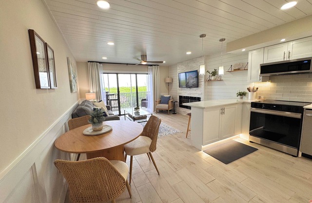 New Amazing Villa on water in charming Captiva