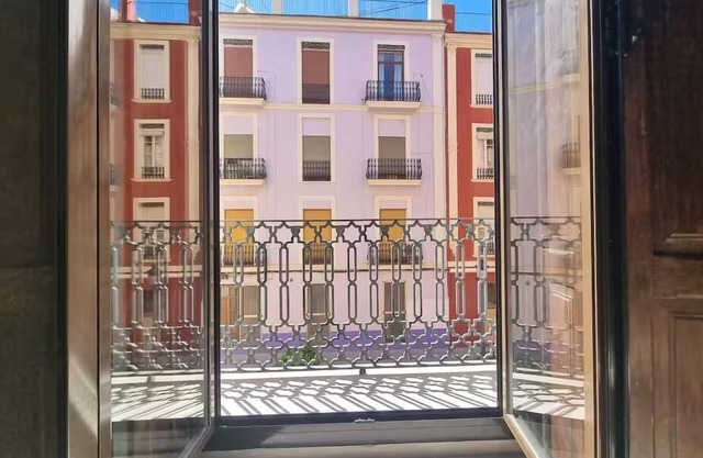 New and centrally located designer apartment