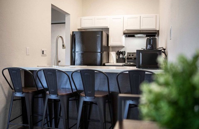 NEW! And CLEAN Apartment Near Ft. Huachucah! (223)