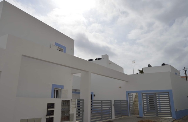 Neues und komplettes Haus, 300 m vom Strand von Manta Rota entfernt