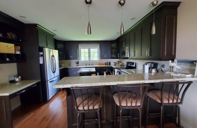 New and Cozy Lakefront cottage under 1.5hr North of Toronto. Kid-Friendly