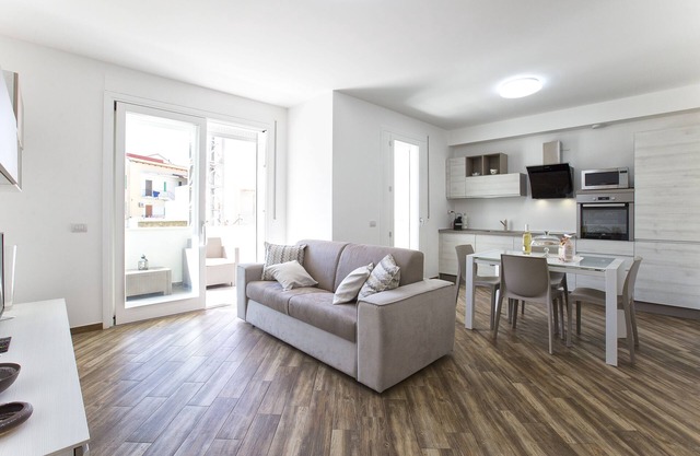 Neue und elegante zentrale Wohnung mit Garage