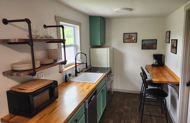 New and Wonderfully Equipped Comfy Cottage - 9 Miles from West Glacier