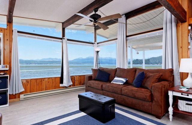 NEW!! Annas Bay Beach House on Hood Canal, WIFI, AC