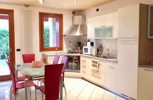 Neue Wohnung mit Garten, bequem zu Dienstleistungen