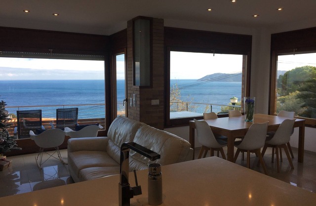 New apartment, high standing, 180º panoramic view of the sea.