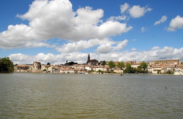 NEUE APPT IN DER NÄHE VON CANAL DU MIDI UND VOLL AUSGESTATTETEM STADTZENTRUM