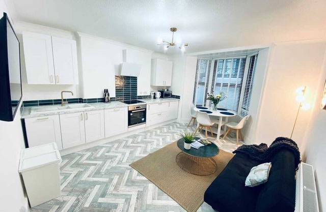 NEW Apartment: wild swimming & coast walks - 2 bed