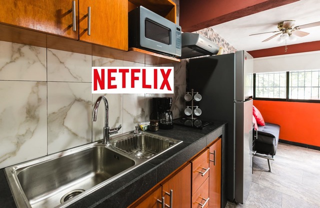 Neu! Geeignet. w / Mini-Terrasse, Netflix, Weinkühler, etc. 9 mi. vom zentralen Platz