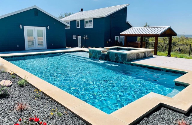 NEW! AUSTIN HILL COUNTRY CHARM! POOL/HOT TUB/VIEWS