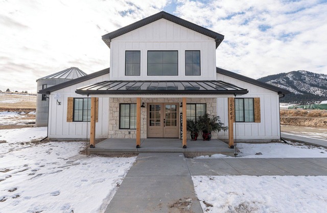 New barndominium with a theater room, AC, large gourmet kitchen with views
