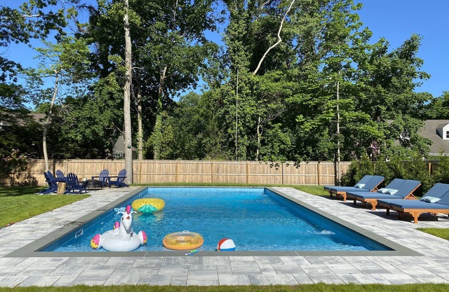 Neu auf dem Markt! 4-Bett-Strandhaus, beheizter Pool, 5 Minuten zum Strand, in der Nähe zum Zug!