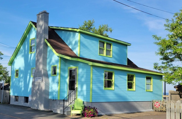 NEW BEACH HOUSE @ SUNSET COTTAGES IN THE CENTER OF SYLVAN BEACH