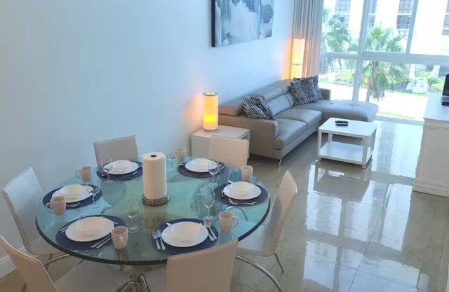 Bay16 BEACHFRONT 2 Schlafzimmer Condo-Hotel Bayview & Parkplatz