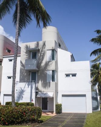 New ! Beachfront Villa - Golf, Pool & Ocean View