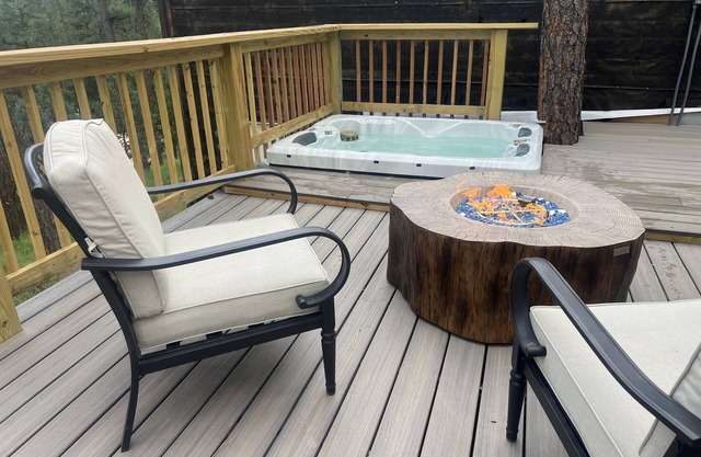 "New" Beary Tiny Cabin in Historic Upper Canyon