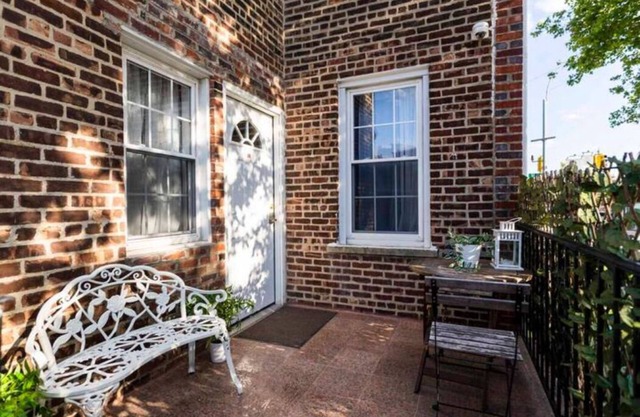 New Small Home! Deck/Outdoor Kitchen! Free Parking